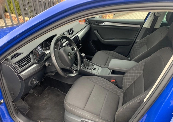 Skoda Superb cena 69900 przebieg: 137000, rok produkcji 2018 z Człopa małe 742